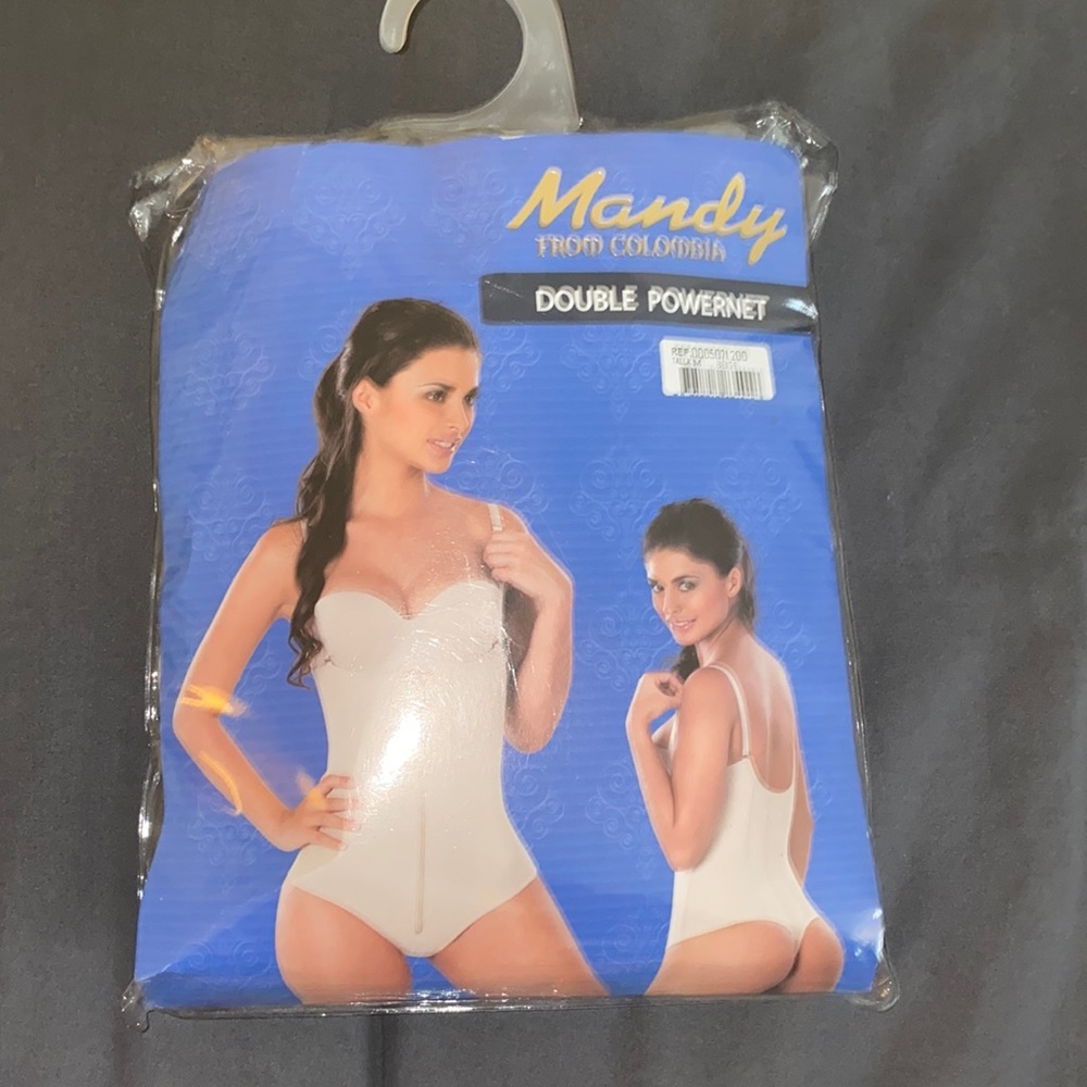 Brand new faja /waist trainer. Doesn’t fit and place doesn’t do refunds